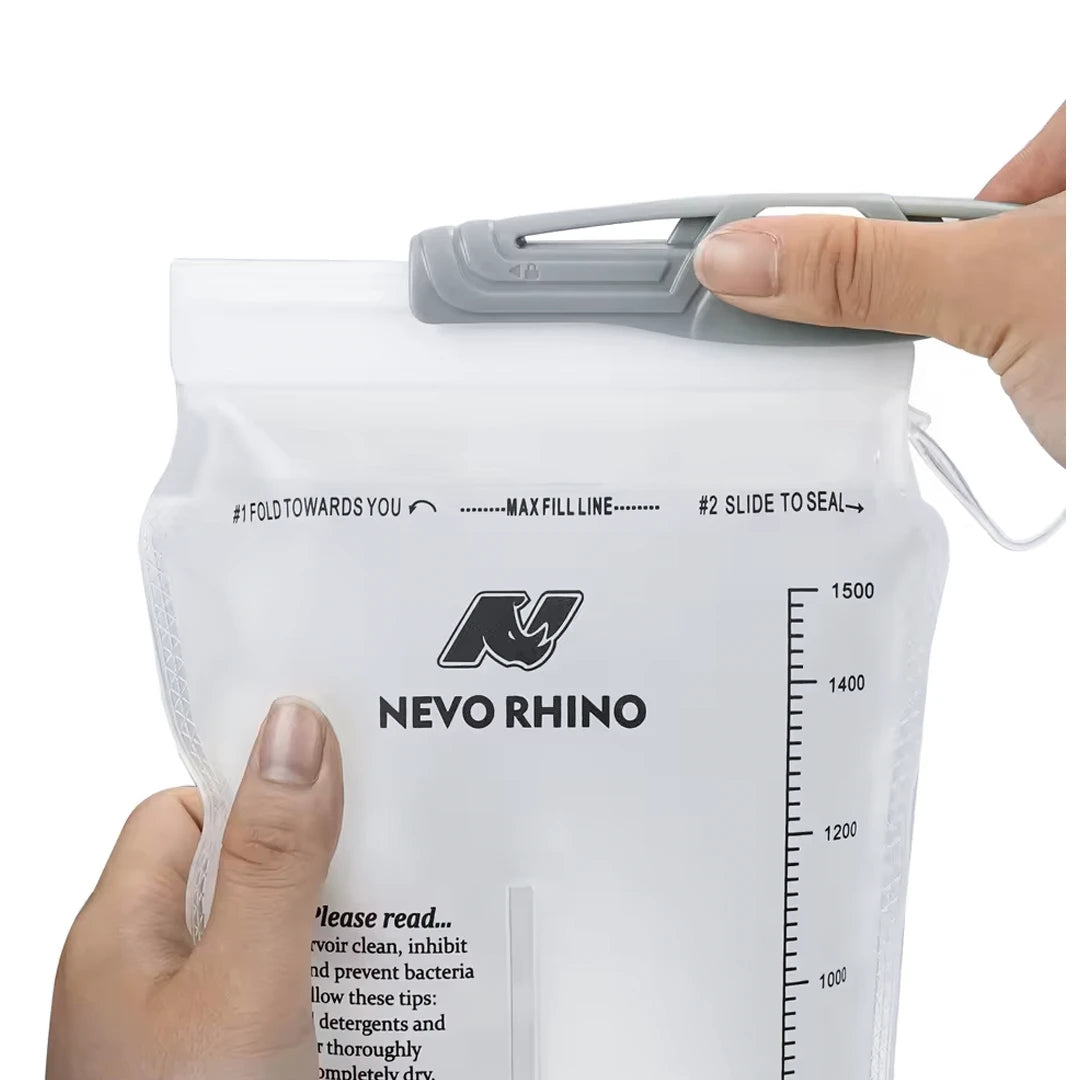 Bolsa de hidratação Nevo Rhino 1.5L com bocal de trava automática e tampa anti poeira