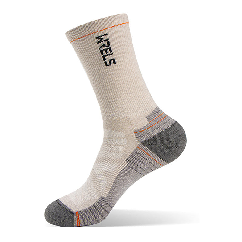 Meia de trilha em lã merino com ajuste anatômico e conforto térmico natural