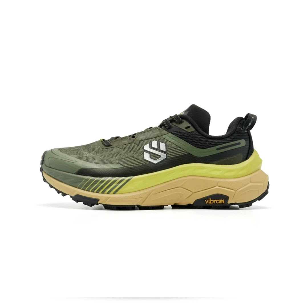 Tênis Qiaodan Shanshen 2.0 unissex com placa de carbono visto em ângulo lateral, sola Vibram Megagrip